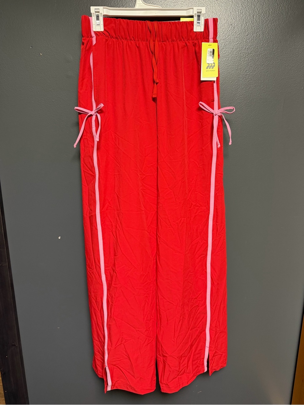 NWT All In Motion Red Woven High-Rise Bow Track Pants Size M Pink Side Stripe